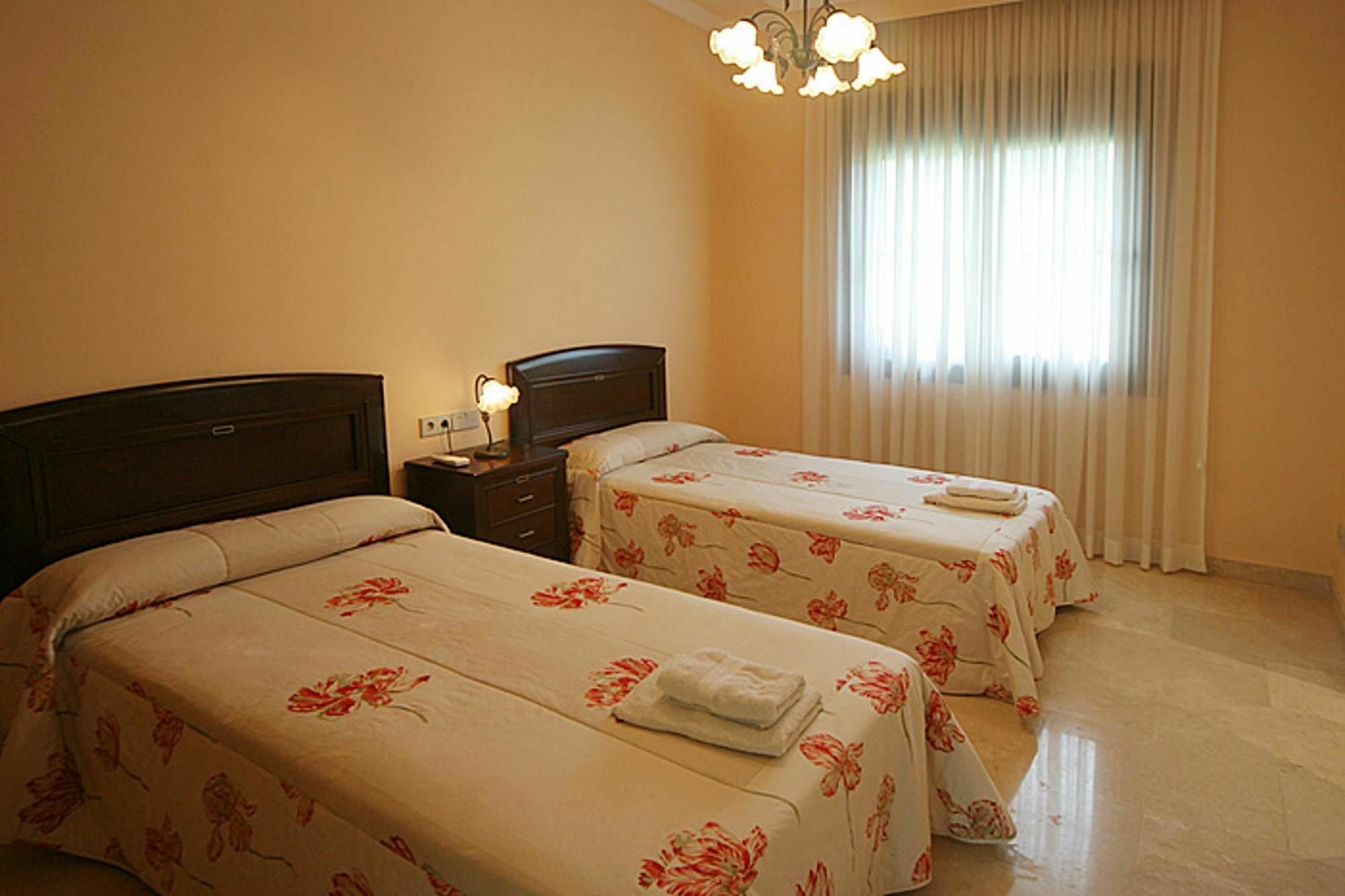 Villa With 4 Bedrooms In Las Lagunas De Mijas, With Wonderful Mountain Dış mekan fotoğraf